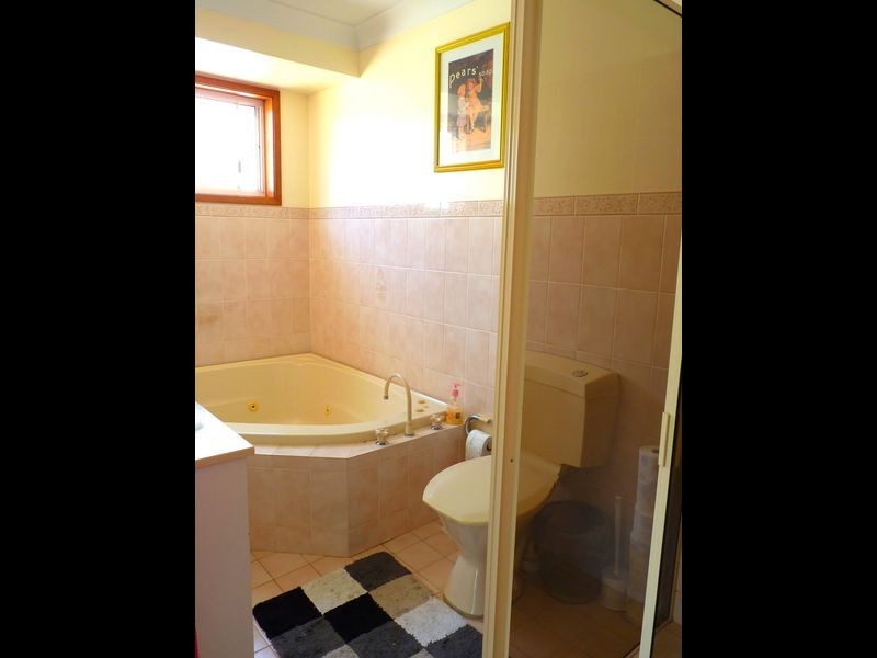 6 Leigh Crescent, Ulladulla NSW 2539