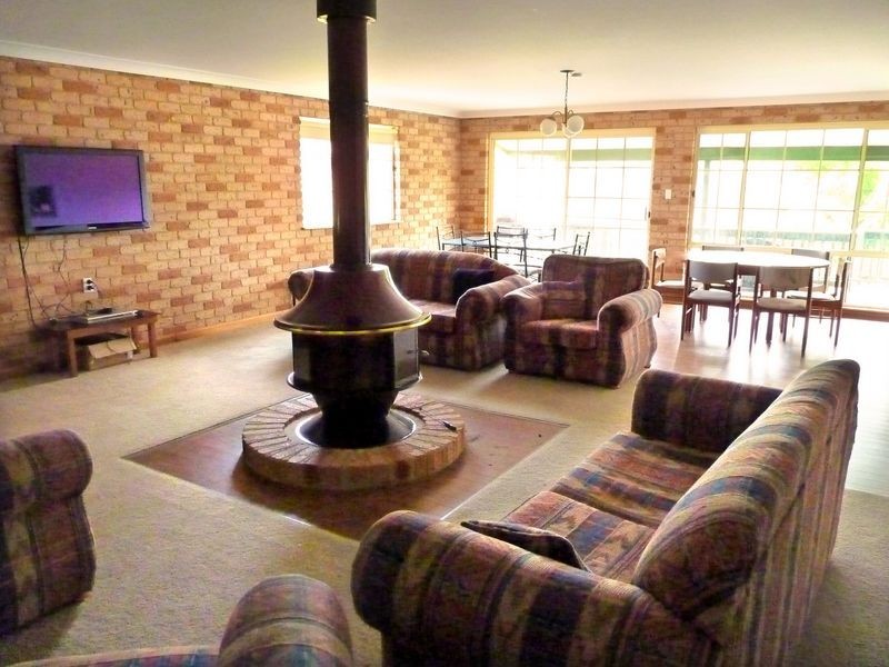 8 Garrad Way, Lake Conjola NSW 2539