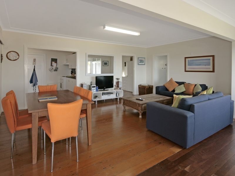 12 Jones Avenue, Mollymook NSW 2539