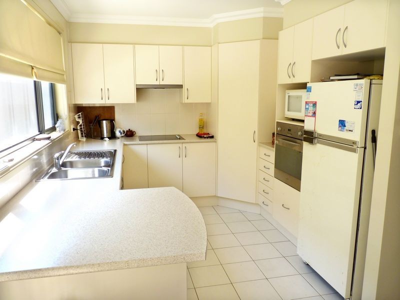 2/11 Witherington Avenue, Ulladulla NSW 2539