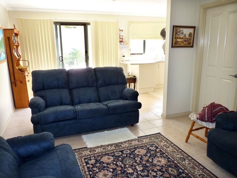 2/11 Witherington Avenue, Ulladulla NSW 2539