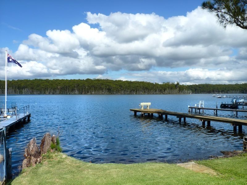 25 Lakeview Drive, Burrill Lake NSW 2539
