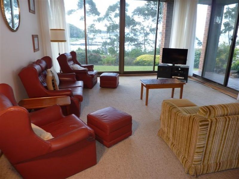 16 Shipton Cres, Mollymook NSW 2539