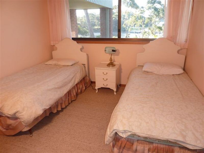 16 Shipton Cres, Mollymook NSW 2539