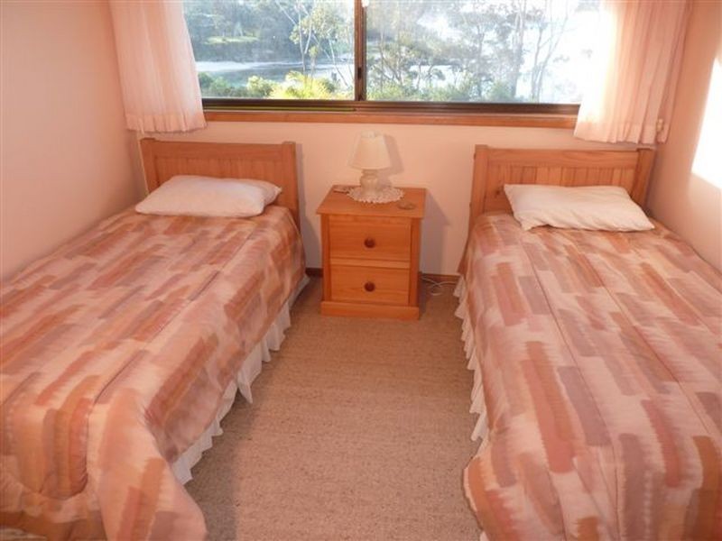 16 Shipton Cres, Mollymook NSW 2539