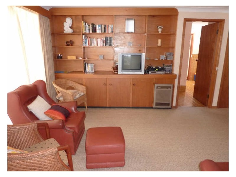 16 Shipton Cres, Mollymook NSW 2539