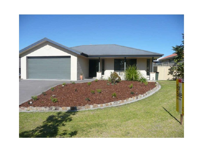 19 Royal Mantle Dr, Ulladulla NSW 2539