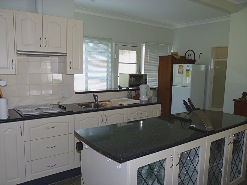 33 Edwin Avenue, Lake Conjola NSW 2539