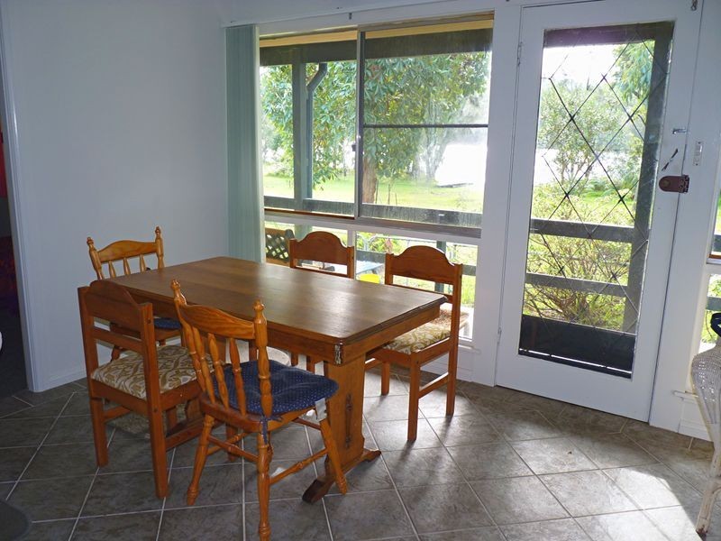 33 Edwin Avenue, Lake Conjola NSW 2539