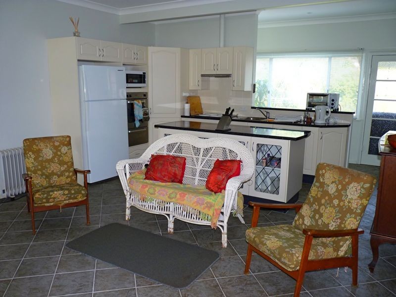 33 Edwin Avenue, Lake Conjola NSW 2539