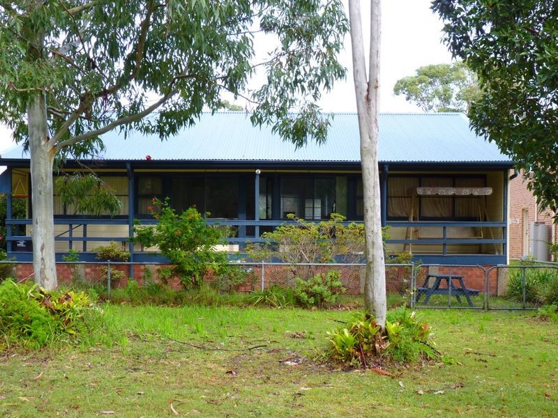 33 Edwin Avenue, Lake Conjola NSW 2539