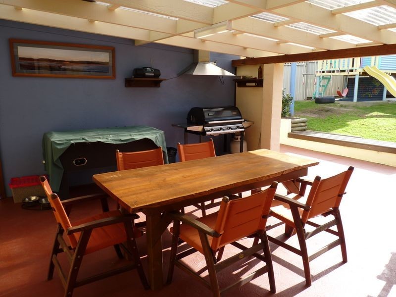 9 Saturn Avenue, Lake Tabourie NSW 2539