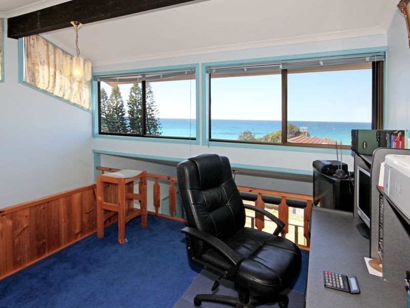 4 Booth Avenue, Narrawallee NSW 2539