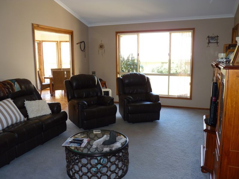 24 Combe Drive, Mollymook NSW 2539