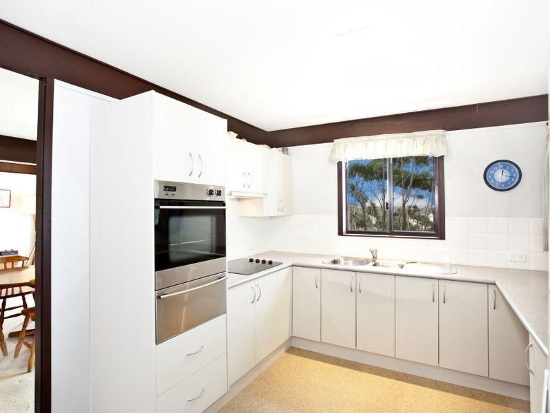 10 Surfers Avenue, Narrawallee NSW 2539