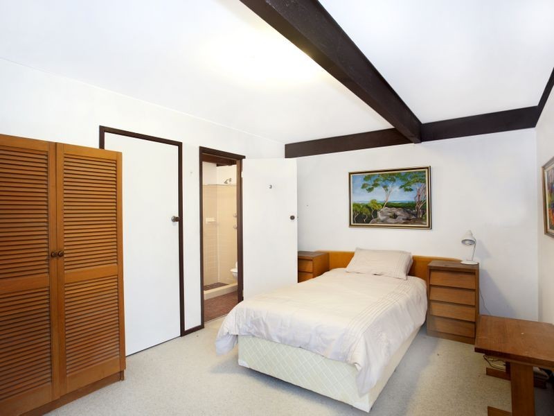 10 Surfers Avenue, Narrawallee NSW 2539