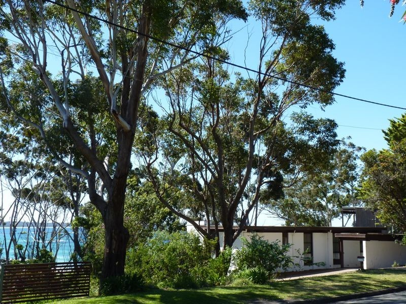 10 Surfers Avenue, Narrawallee NSW 2539