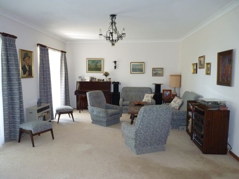 11 Hilltop Crescent, Mollymook NSW 2539