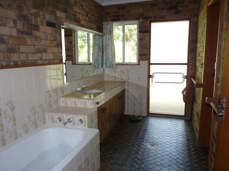 11 Hilltop Crescent, Mollymook NSW 2539