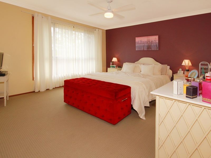 12 Honeysuckle Close, Burrill Lake NSW 2539