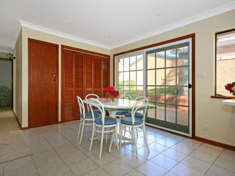 8 Shipton Crescent, Mollymook NSW 2539