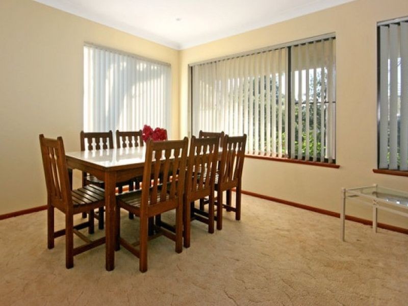 8 Shipton Crescent, Mollymook NSW 2539