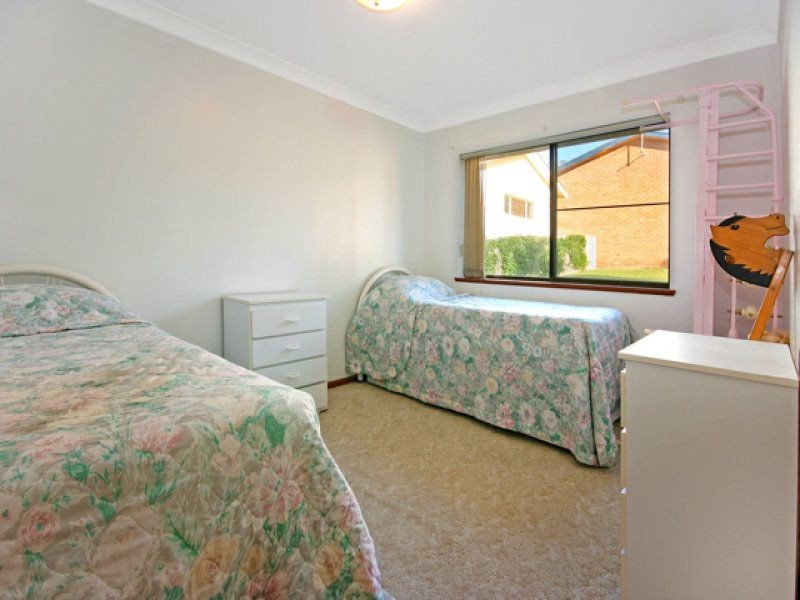 8 Shipton Crescent, Mollymook NSW 2539