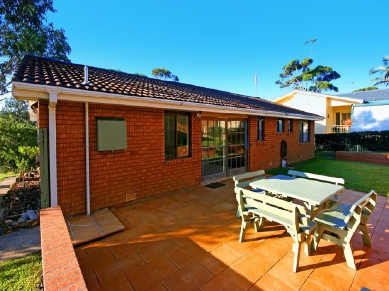 8 Shipton Crescent, Mollymook NSW 2539