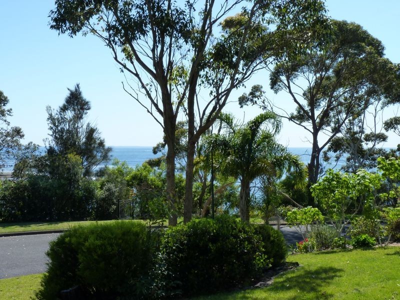 8 Shipton Crescent, Mollymook NSW 2539