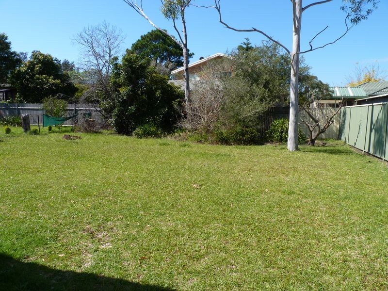 8 Rackham Crescent, Burrill Lake NSW 2539