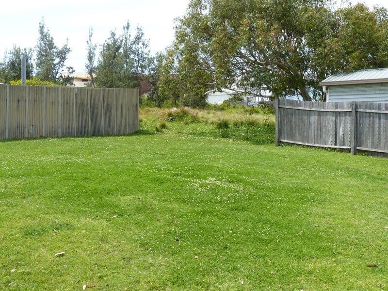 11 Merry Street, Kioloa NSW 2539