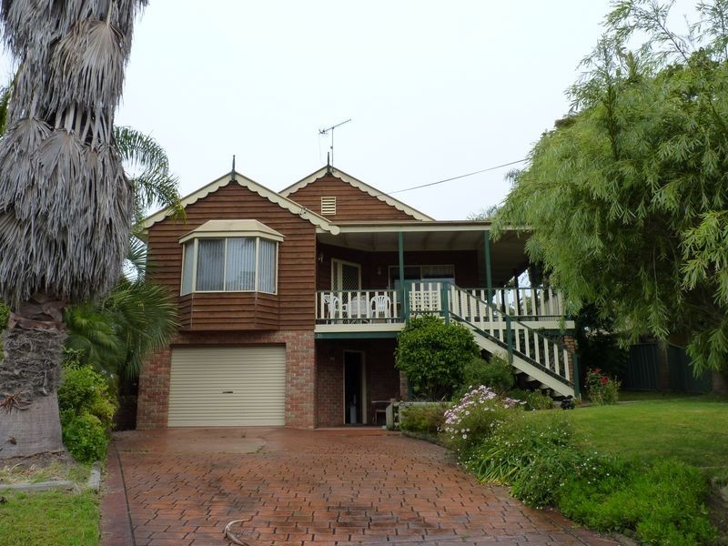 25 River Road, Lake Tabourie NSW 2539