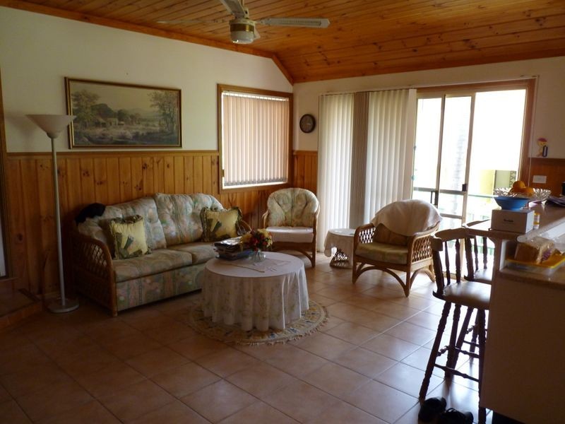 25 River Road, Lake Tabourie NSW 2539