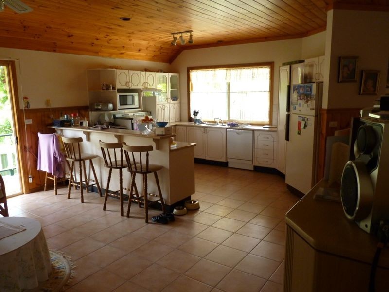 25 River Road, Lake Tabourie NSW 2539