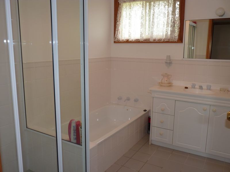 25 River Road, Lake Tabourie NSW 2539