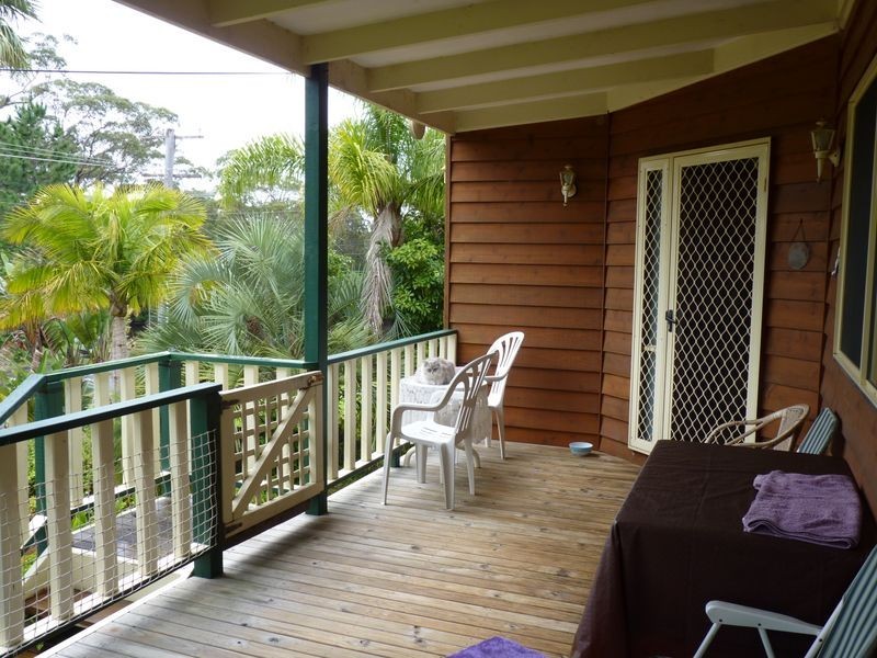 25 River Road, Lake Tabourie NSW 2539
