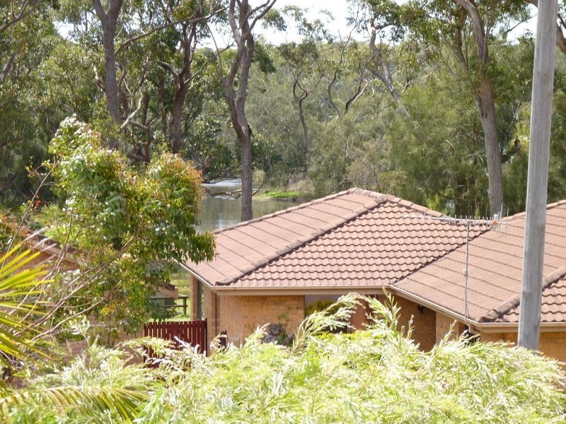 25 River Road, Lake Tabourie NSW 2539