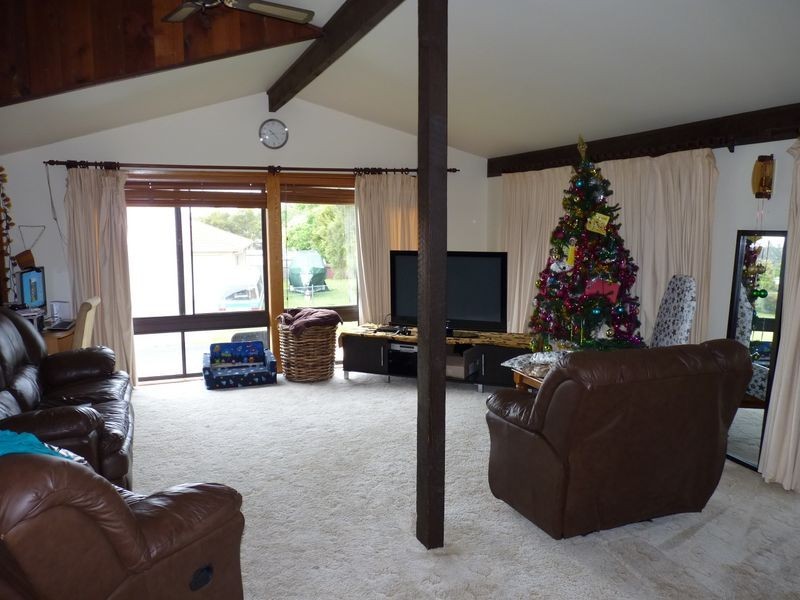 1 Moore Street, Burrill Lake NSW 2539