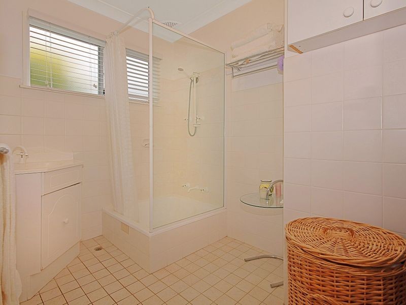 24 Hilltop Crescent, Mollymook NSW 2539