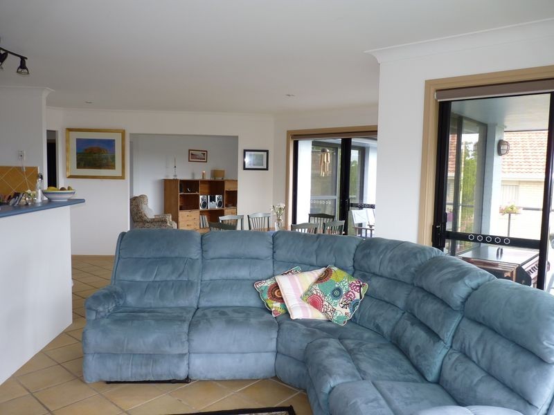 18 Seascape Close, Narrawallee NSW 2539