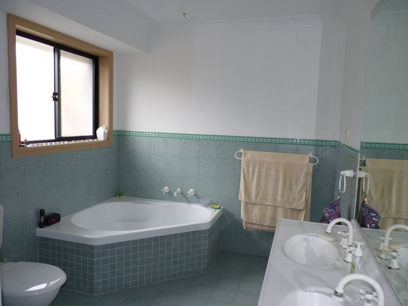 18 Seascape Close, Narrawallee NSW 2539