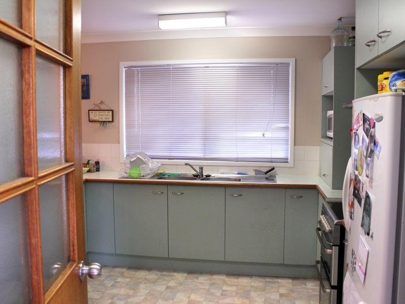 84 Princes Highway, Lake Tabourie NSW 2539