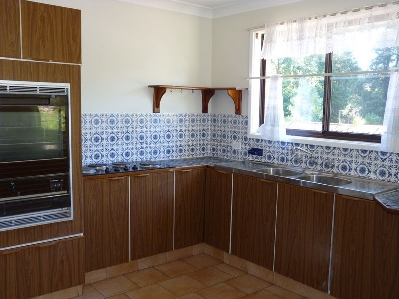 24 Valley Drive, Mollymook NSW 2539