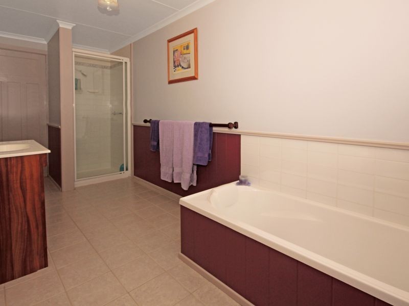 33 Anglers Parade, Fishermans Paradise NSW 2539