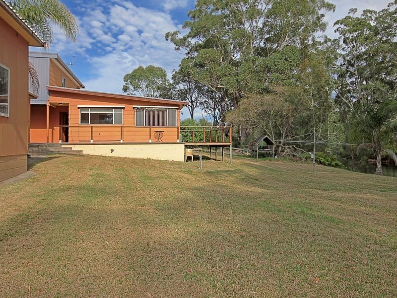 39 Princes Highway, Lake Tabourie NSW 2539