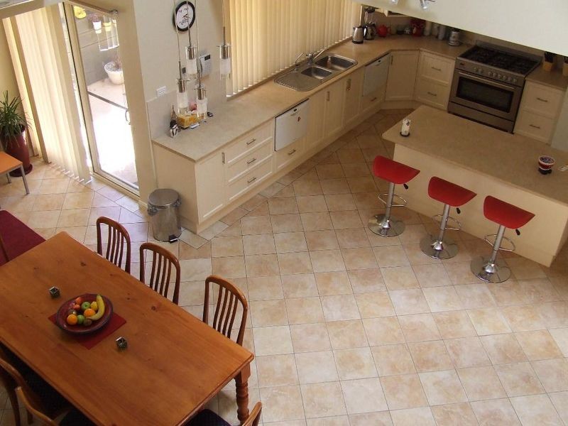 4 Buckland St, Mollymook NSW 2539