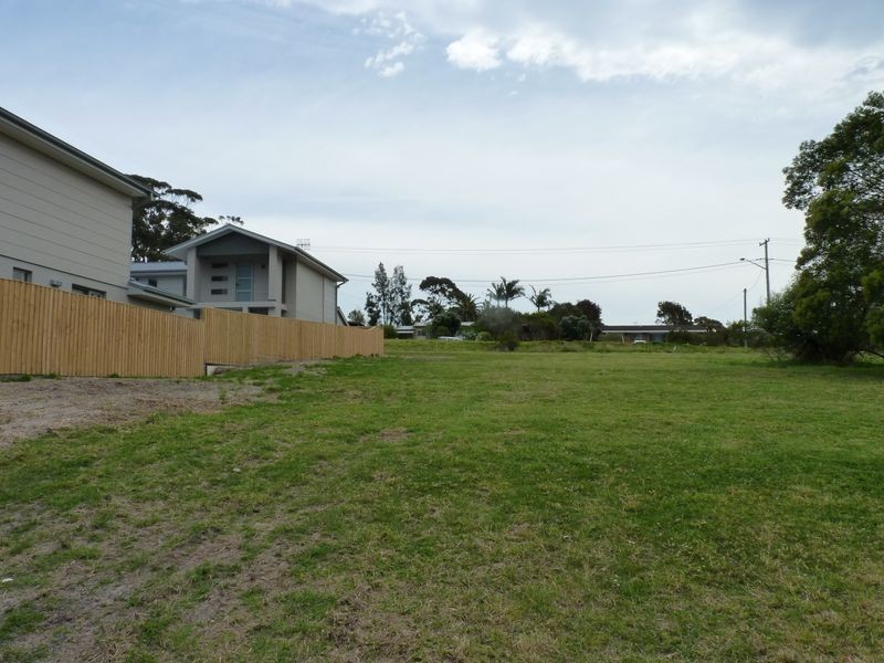 18 Wuru Drive, Burrill Lake NSW 2539