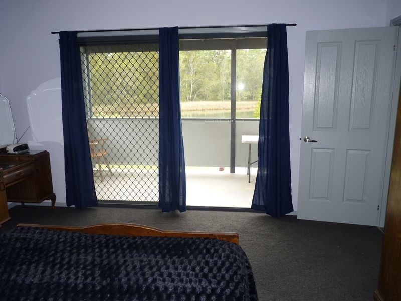 2 Princes Highway, Lake Tabourie NSW 2539