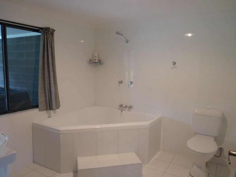 2 Princes Highway, Lake Tabourie NSW 2539