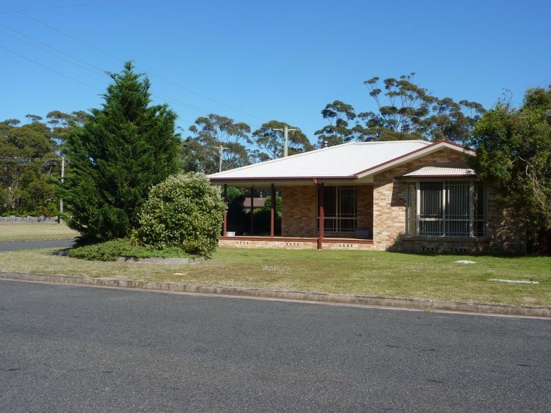 9 Portland Way, Lake Tabourie NSW 2539